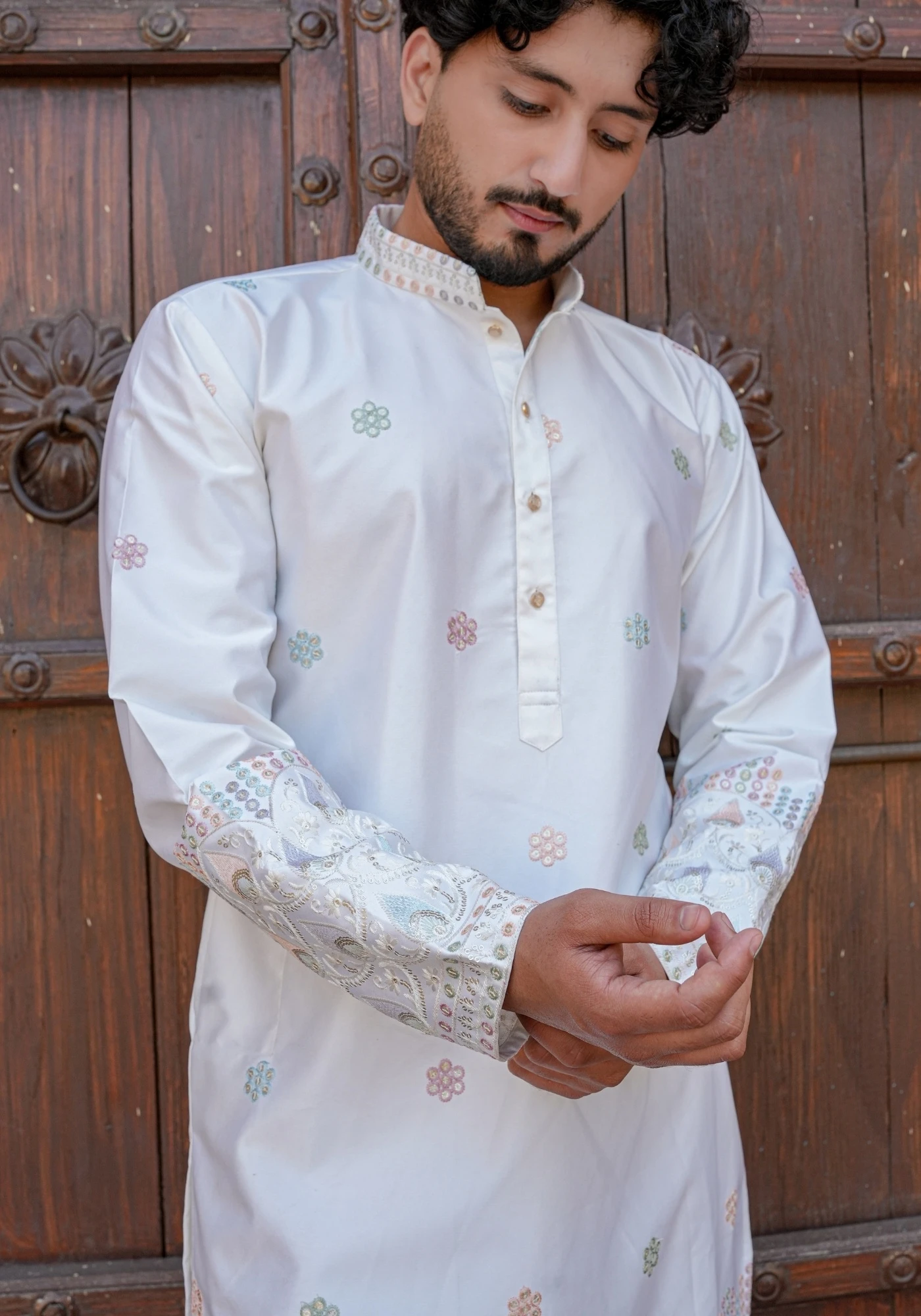 Cream Nazakat Noorbuti Embroidered Kurta - view 2