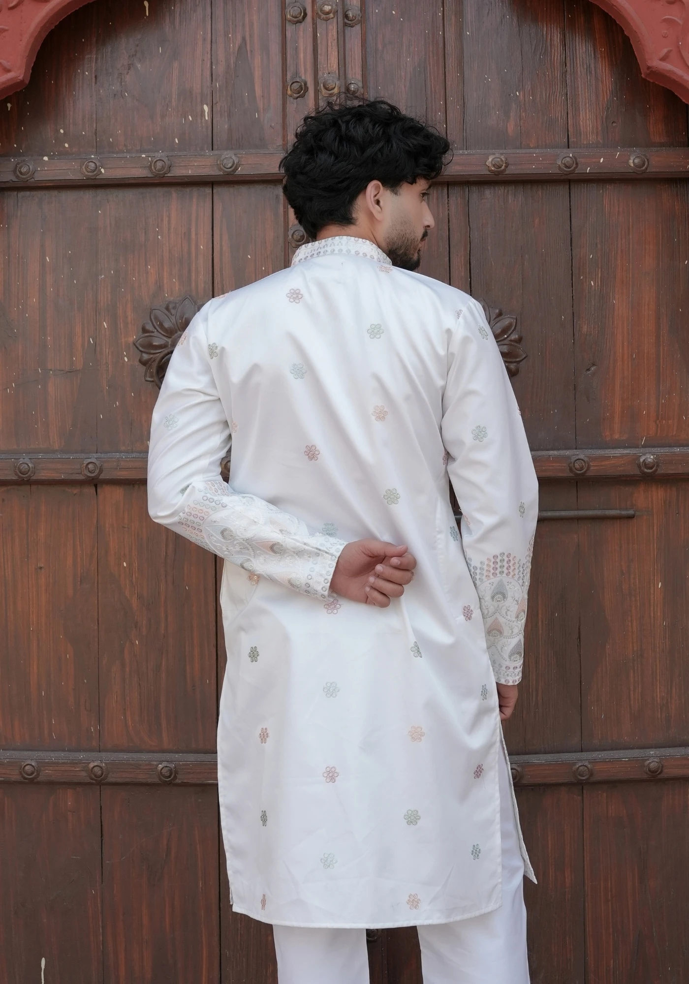 Cream Nazakat Noorbuti Embroidered Kurta - view 3