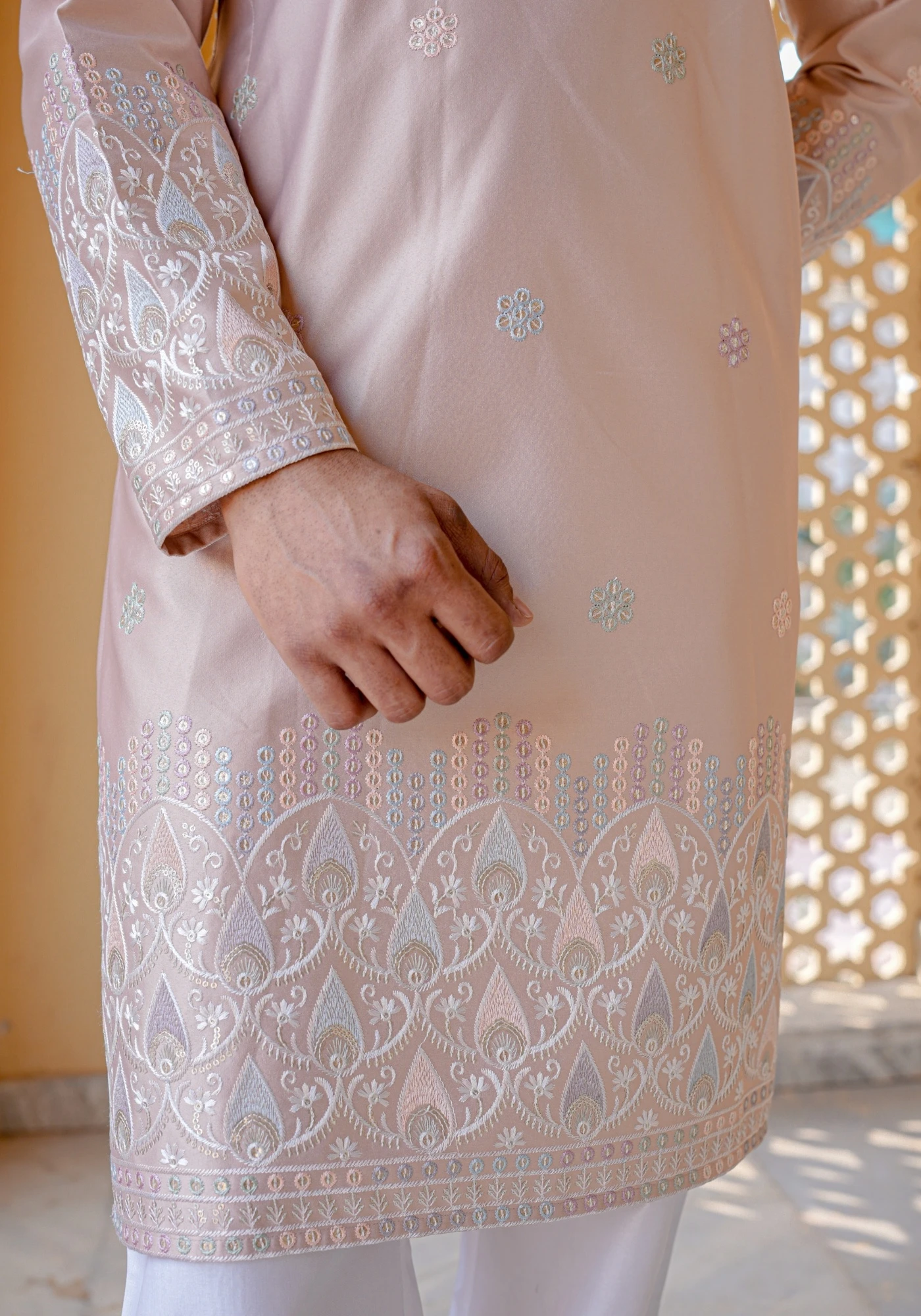 Peach Nazakat Noorbuti Embroidered Kurta - view 2