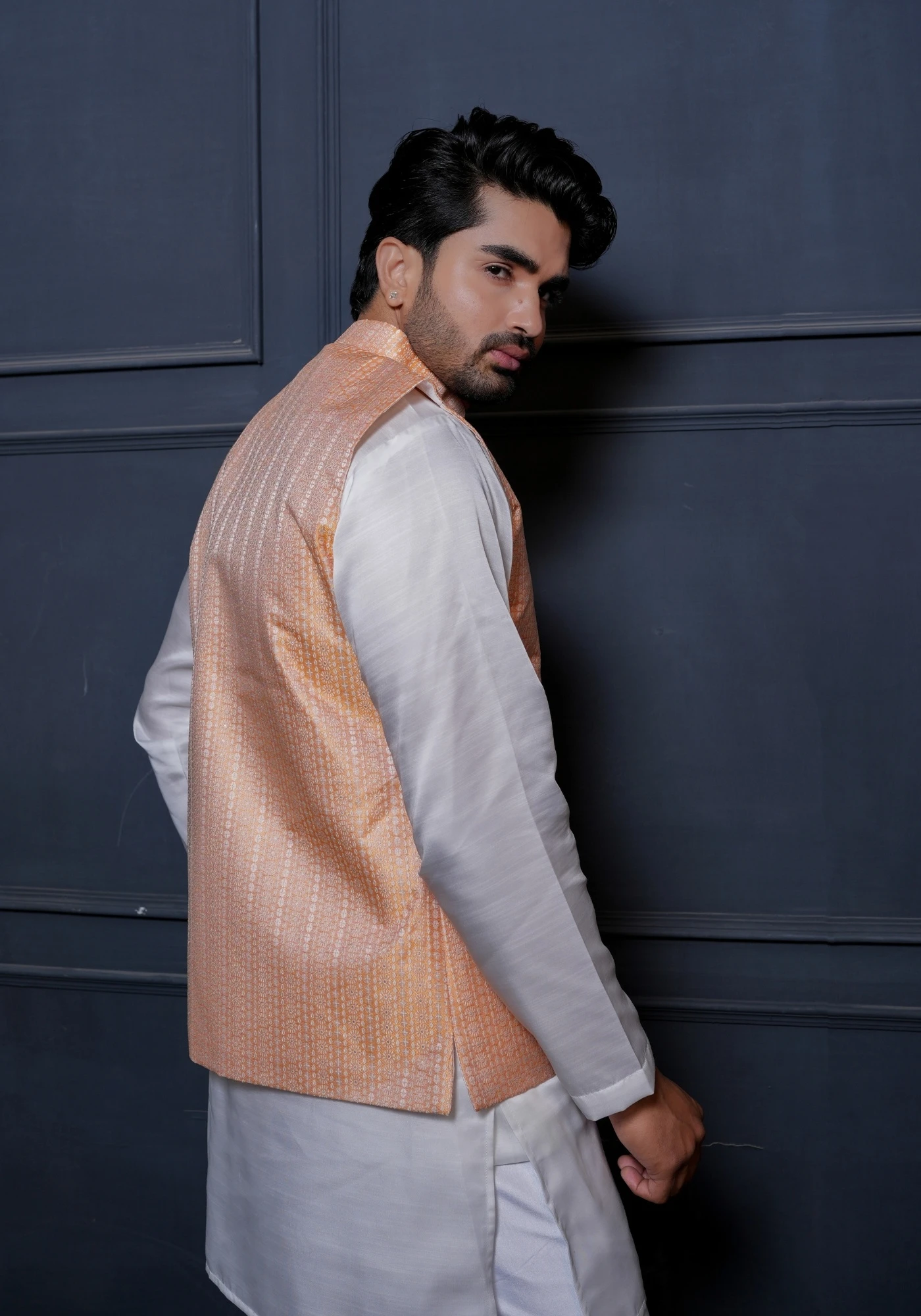 Peach Riwaayat Rekha Woven Koti with Kurta - view 3