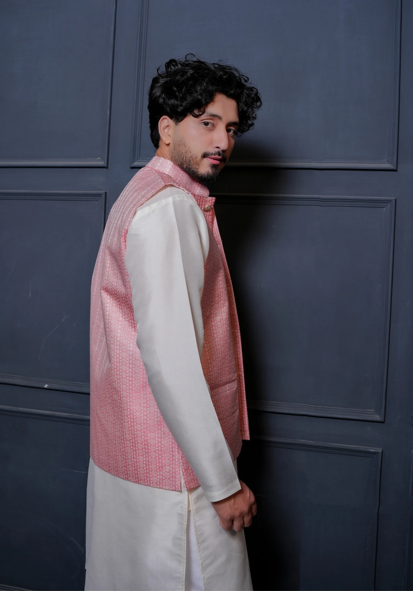 Pink Riwaayat Rekha Woven Koti with Kurta - view 3