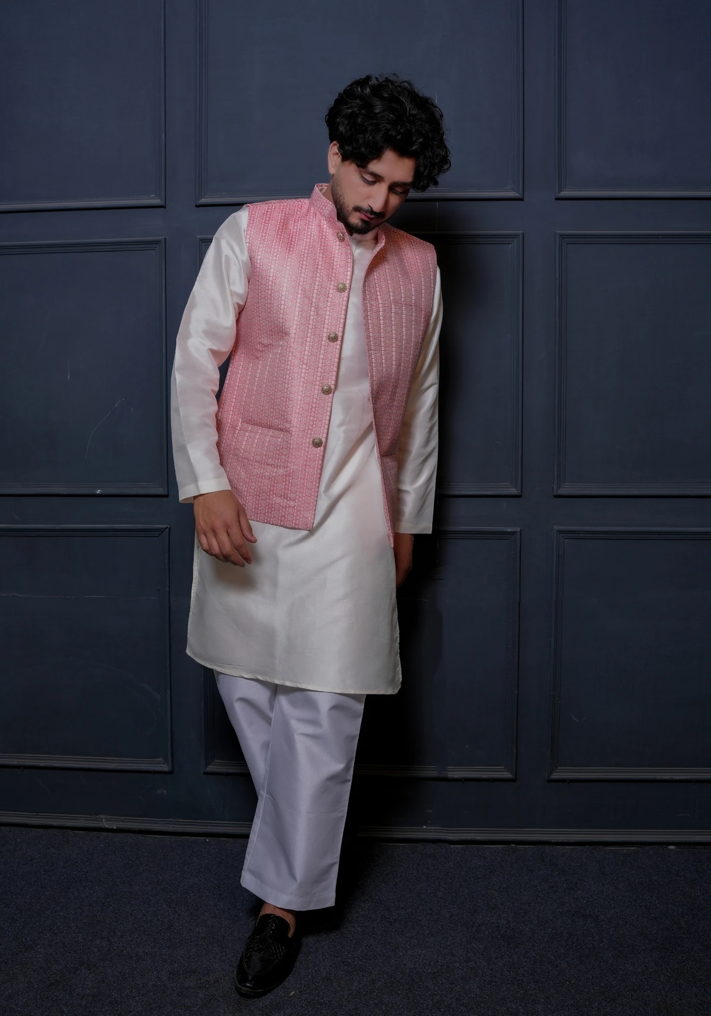 Pink Riwaayat Rekha Woven Koti with Kurta - view 5