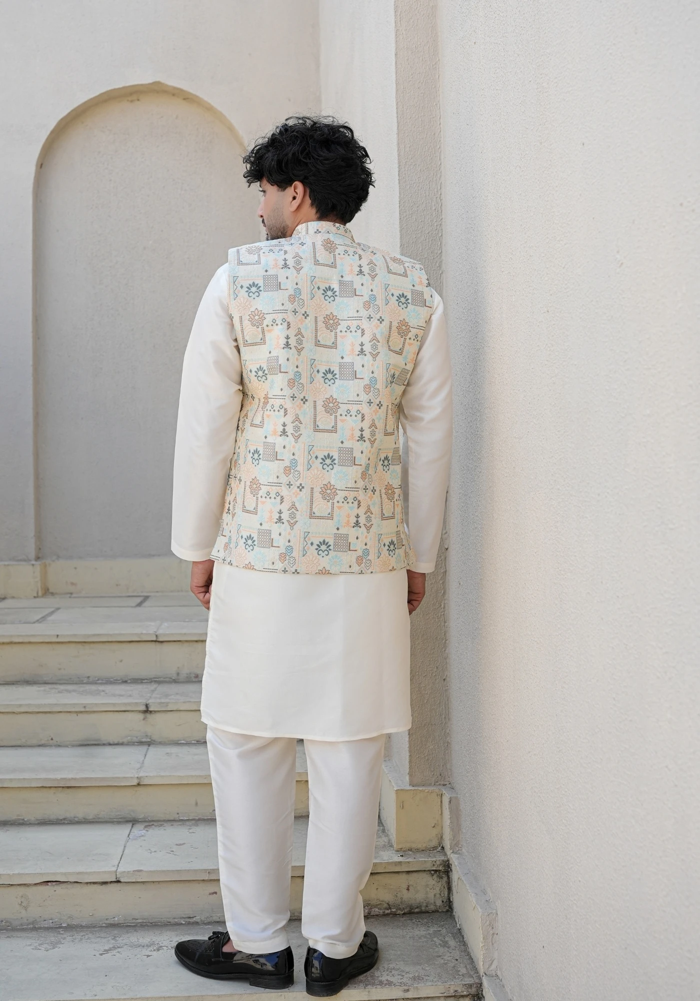 Heritage Blue Riwaayat Woven Koti with Kurta - view 3