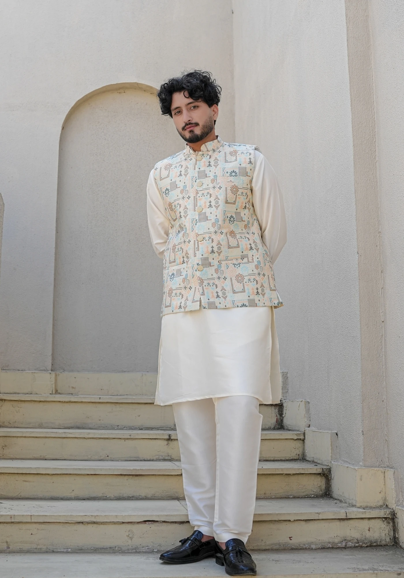 Heritage Blue Riwaayat Woven Koti with Kurta - view 4