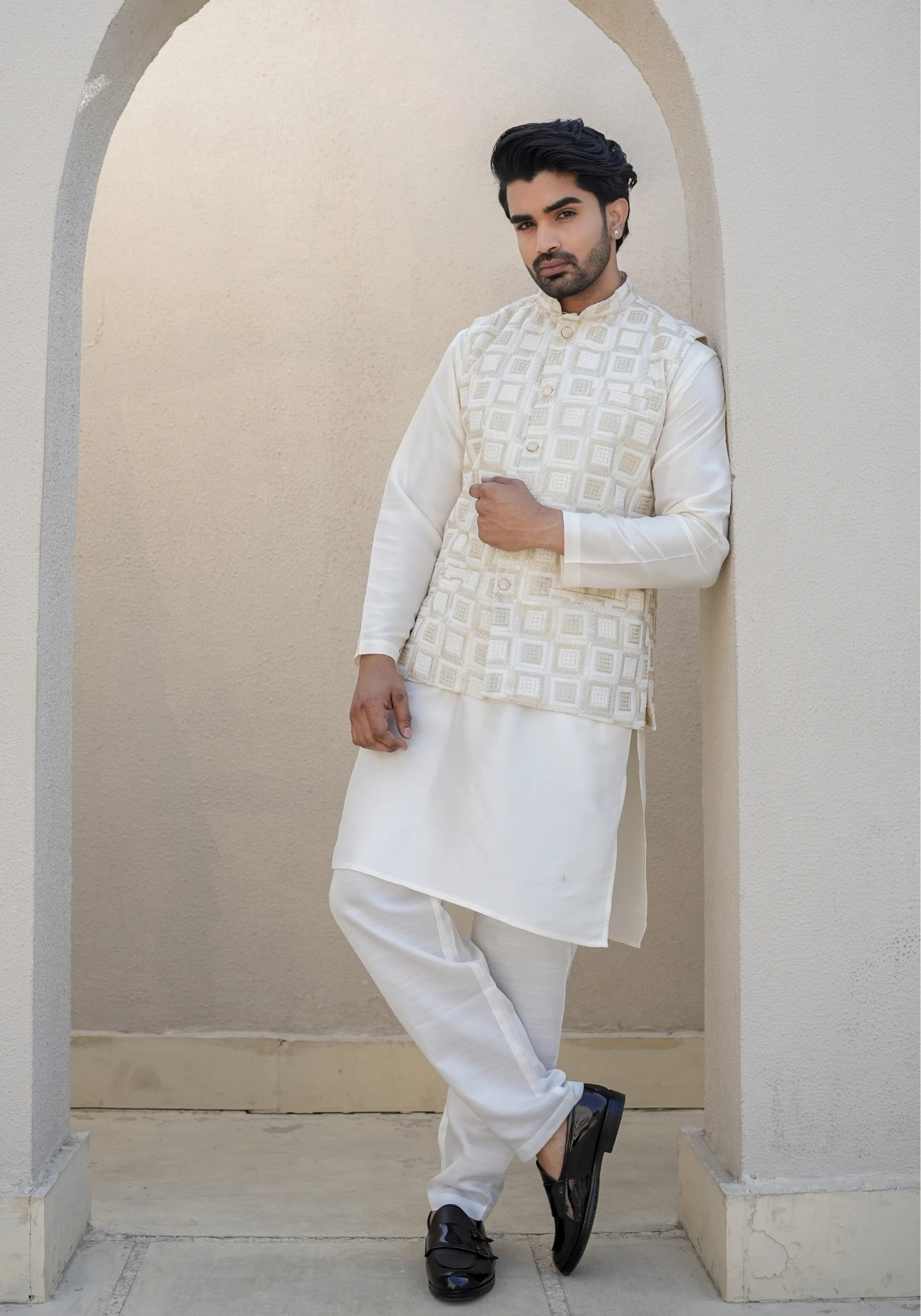 Cream Riwaayat Gulchowk Woven Koti Kurta Pant Set - view 3