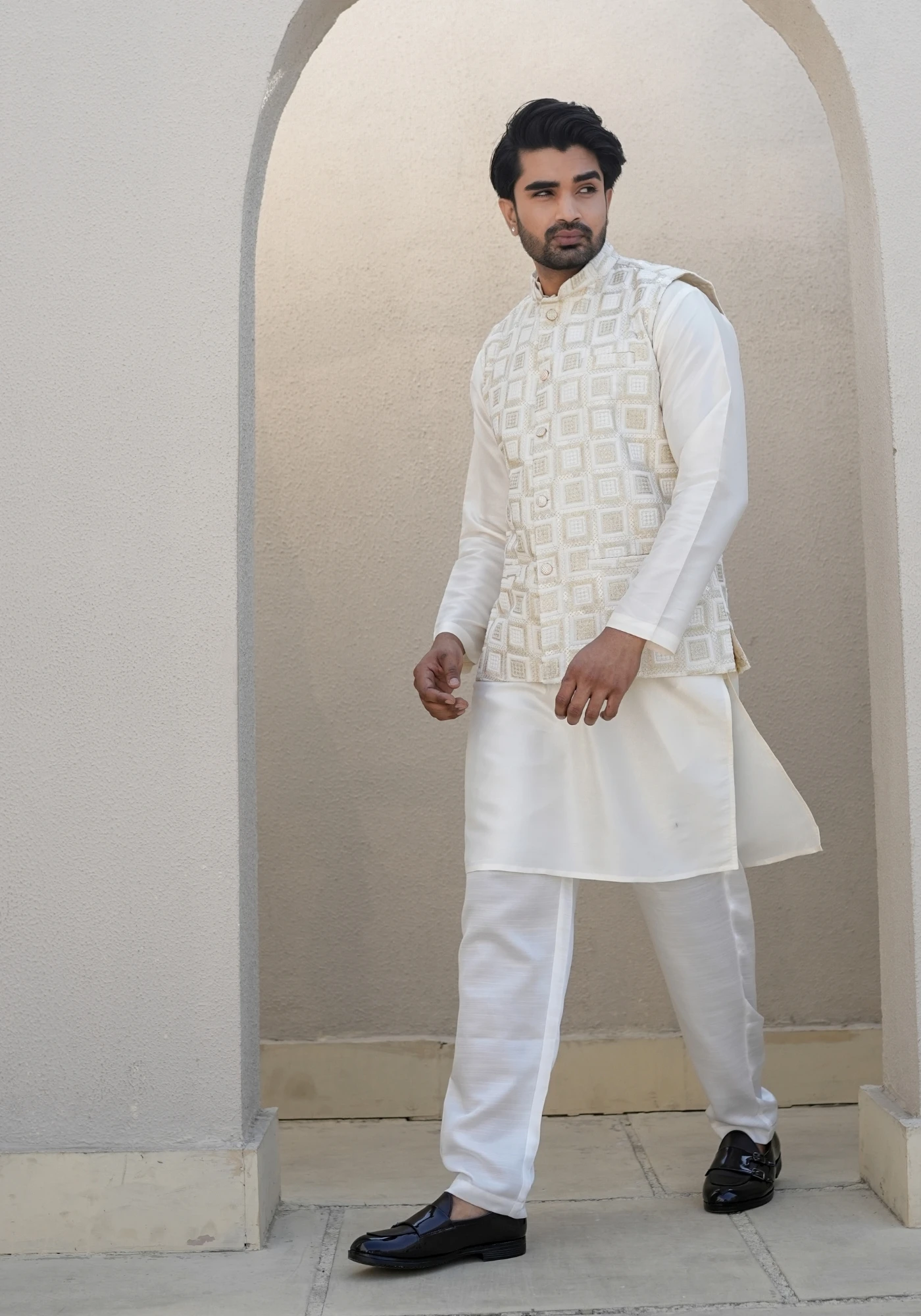 Cream Riwaayat Gulchowk Woven Koti Kurta Pant Set - view 6