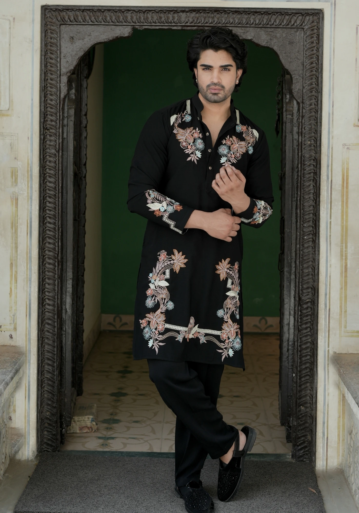 Midnight Black Gulzar Naqsh Embroidered Kurta Pant Set - view 1