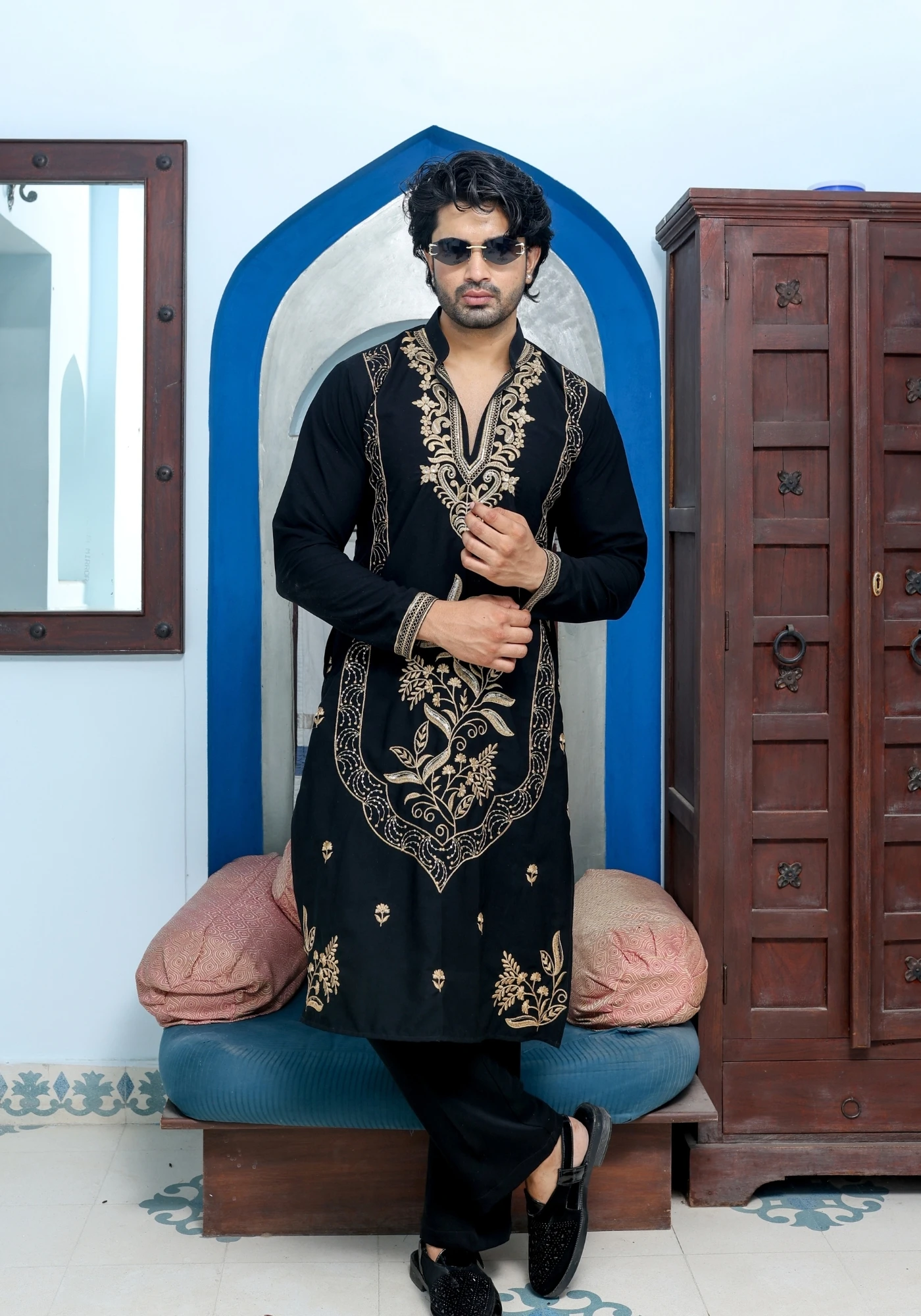 Black Gulnaar Gulkaar Embroidered Kurta - view 4