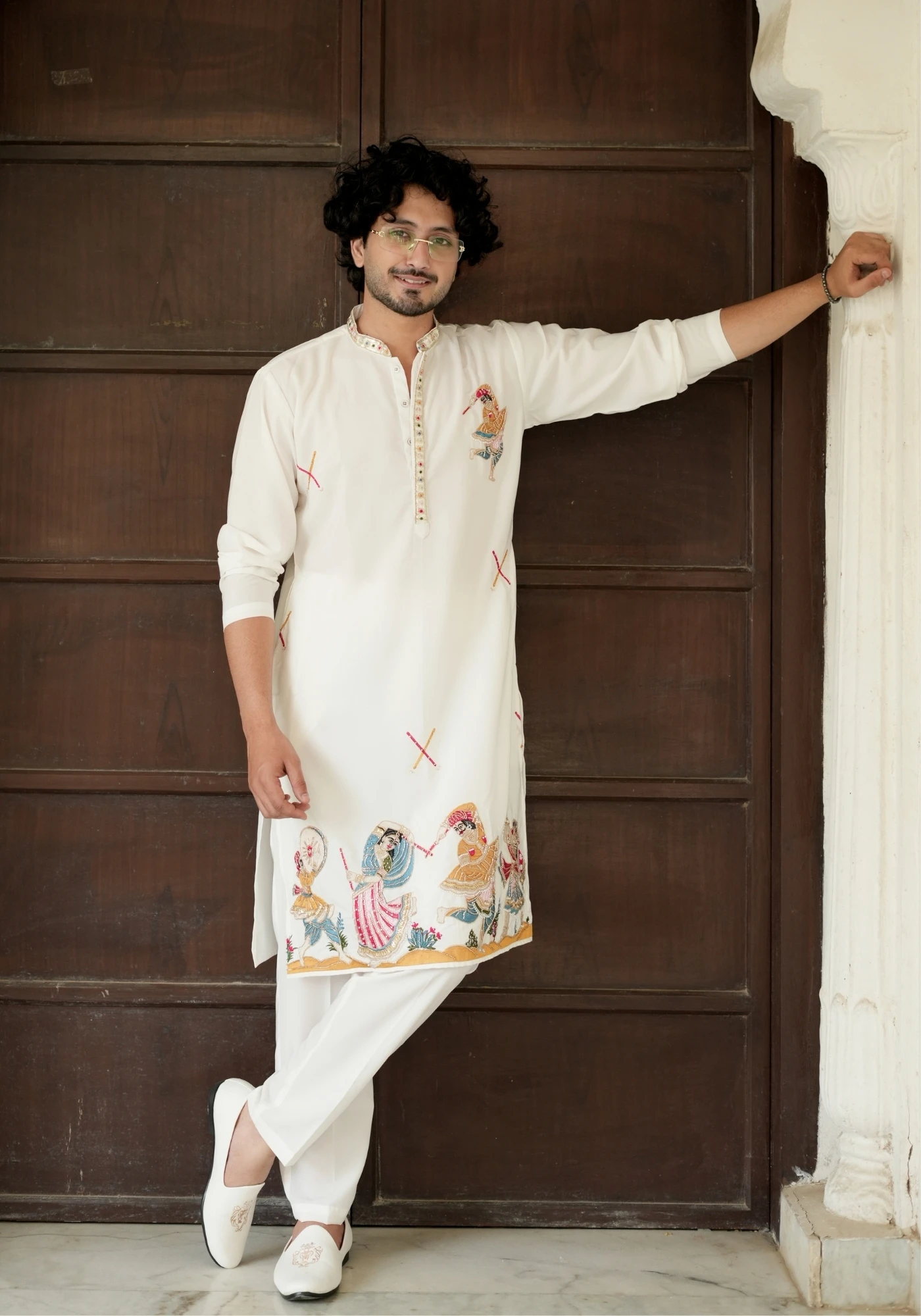 Off White Riwaayat Rangmahal Navratri Embroidered Kurta Pant set - view 5